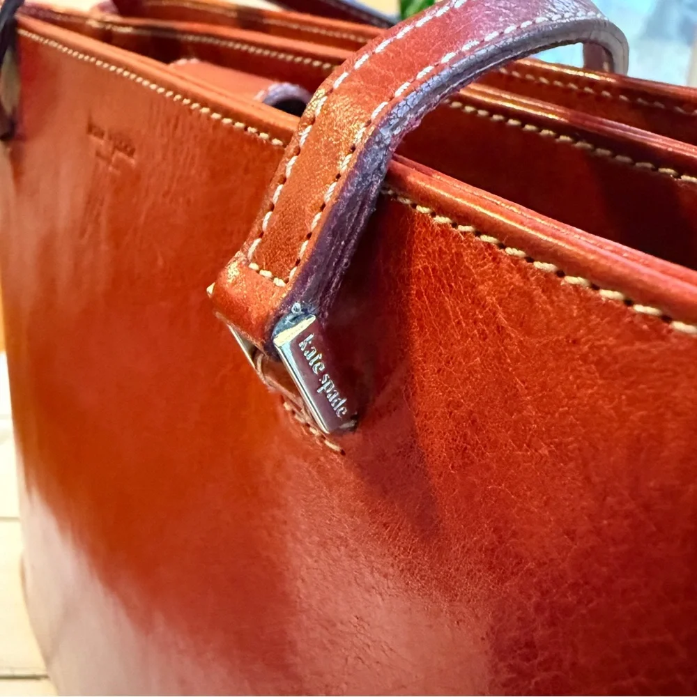 Kate Spade | Vintage Red All Leather Tote, Made in Itay - Picture 5 of 16